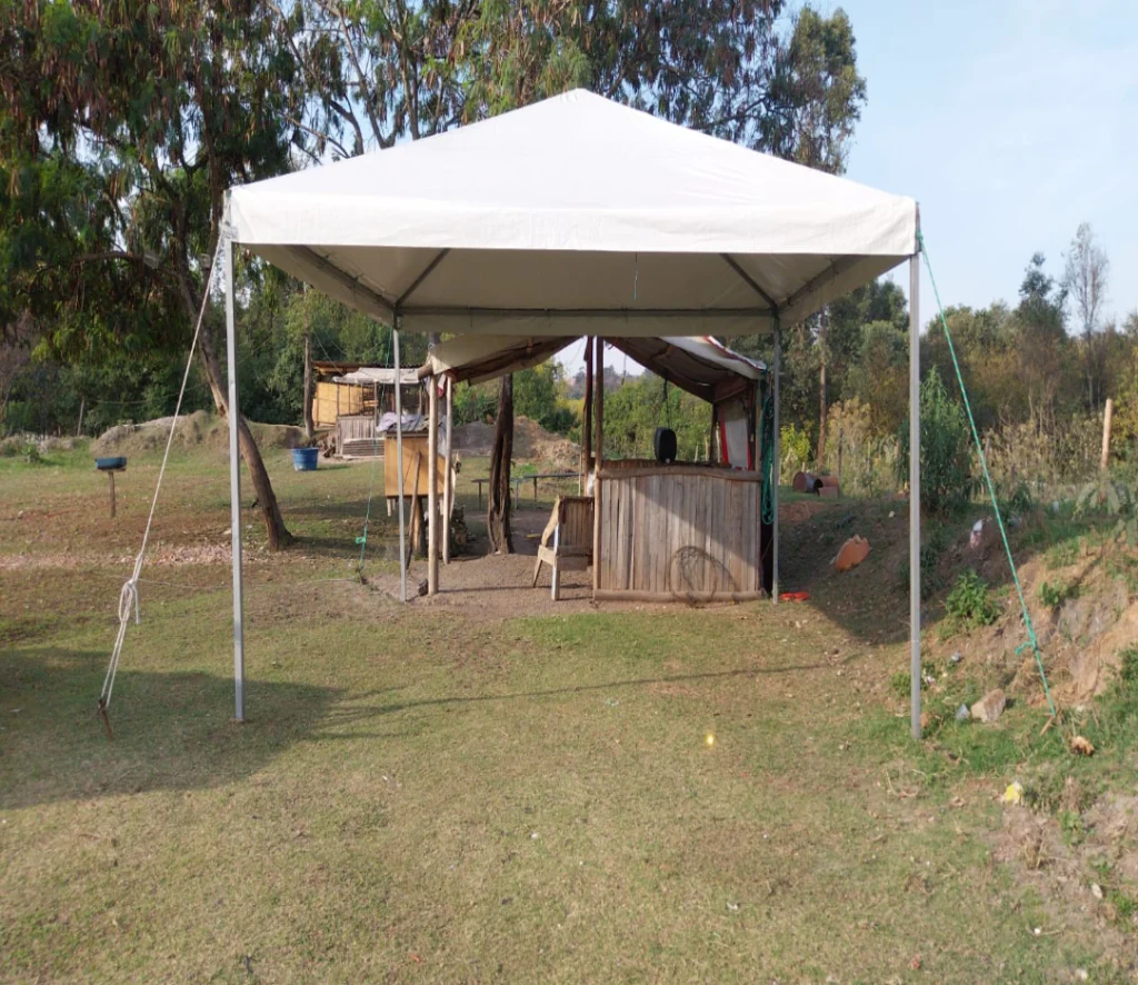 Estrutura profissional de tendas para eventos sociais, corporativos e institucionais com montagem segura