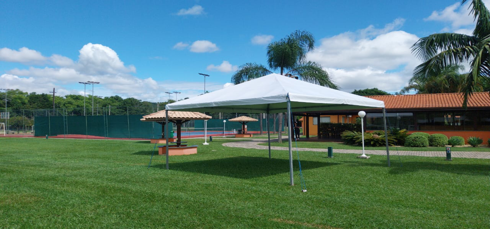 Napoli Tendas, aluguel de tendas, venda de tendas, eventos sociais, eventos corporativos, eventos institucionais, estruturas seguras, montagem profissional